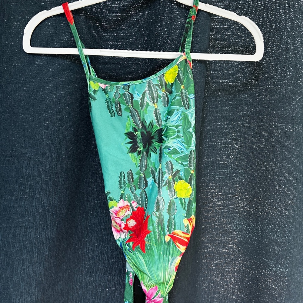 Jolyn Clothing Green Floral One Piece Swimsuit size 30